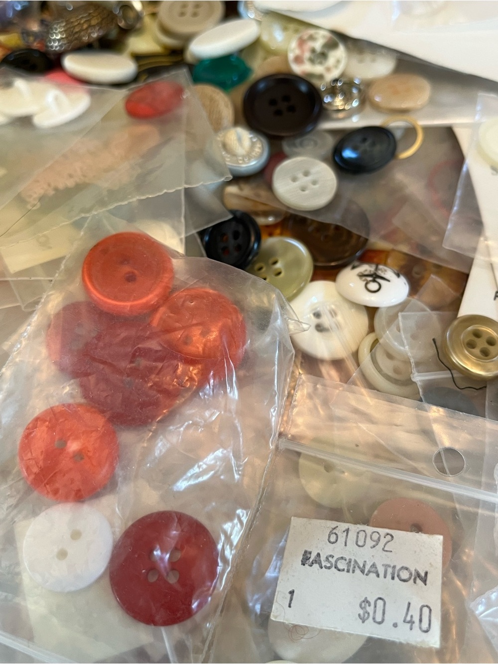 Assorted Sewing Buttons - Mixed Colors - Picture 7 of 9